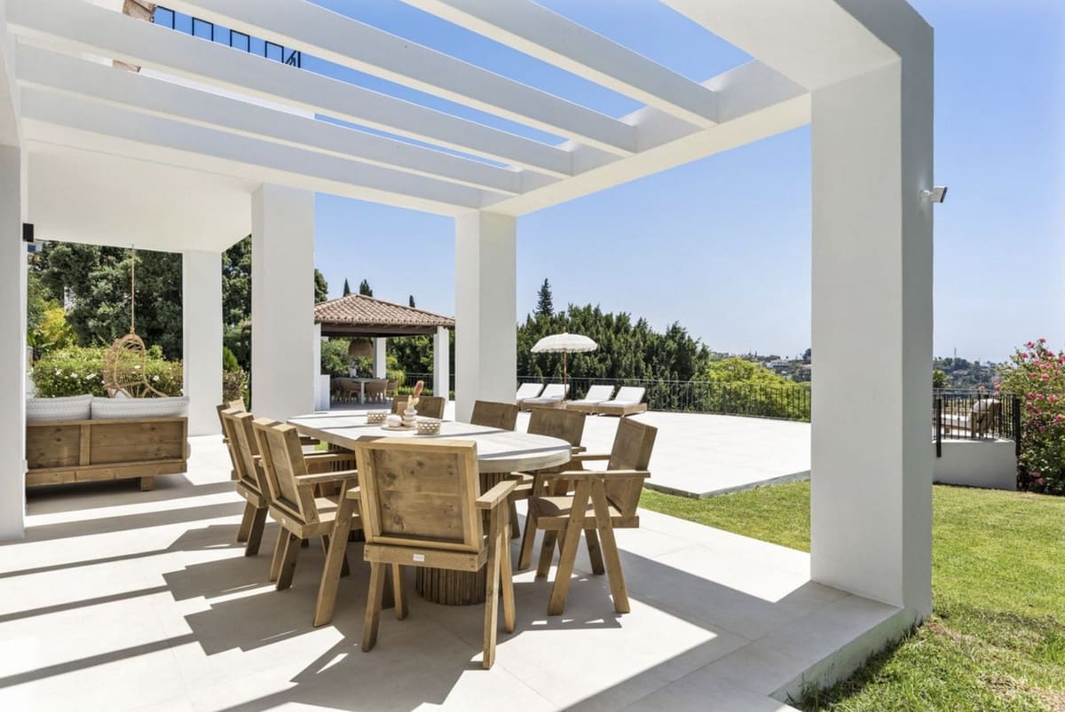 6 bedroom Villa for sale in Benahavis with pool garage - € 3,390,000 (Ref: 8404420)