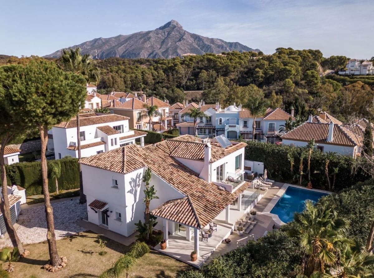 4 bedroom Villa for sale in Nueva Andalucia with pool garage - € 2,350,000 (Ref: 8410689)