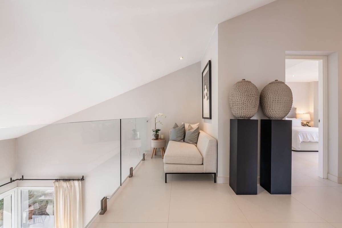 4 sypialnia Willa na sprzedaż w Nueva Andalucia z basenem garażem - 2 350 000 € (Ref: 8410689)