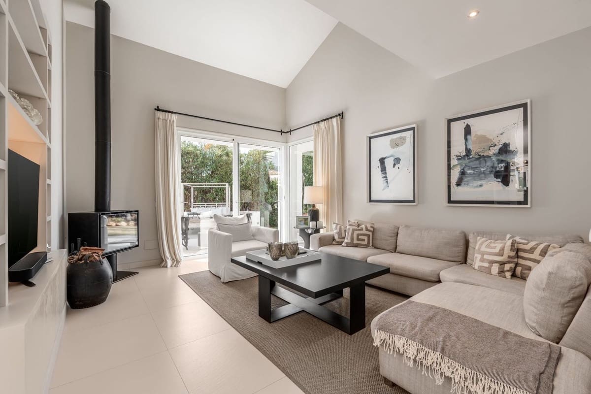 4 sypialnia Willa na sprzedaż w Nueva Andalucia z basenem garażem - 2 350 000 € (Ref: 8410689)