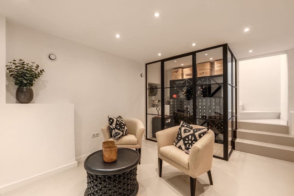 4 sypialnia Willa na sprzedaż w Nueva Andalucia z basenem garażem - 2 350 000 € (Ref: 8410689)