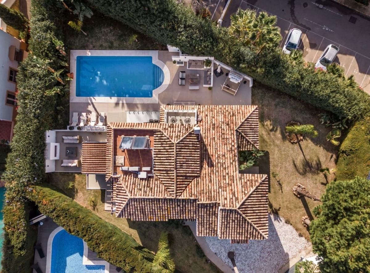 4 sypialnia Willa na sprzedaż w Nueva Andalucia z basenem garażem - 2 350 000 € (Ref: 8410689)