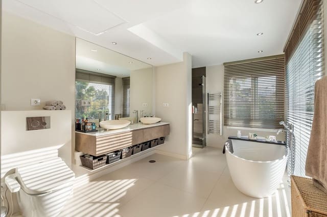 4 Zimmer Villa zu verkaufen in Nueva Andalucia, Marbella mit Pool Garage - 2.350.000 € (Ref: 8410689)