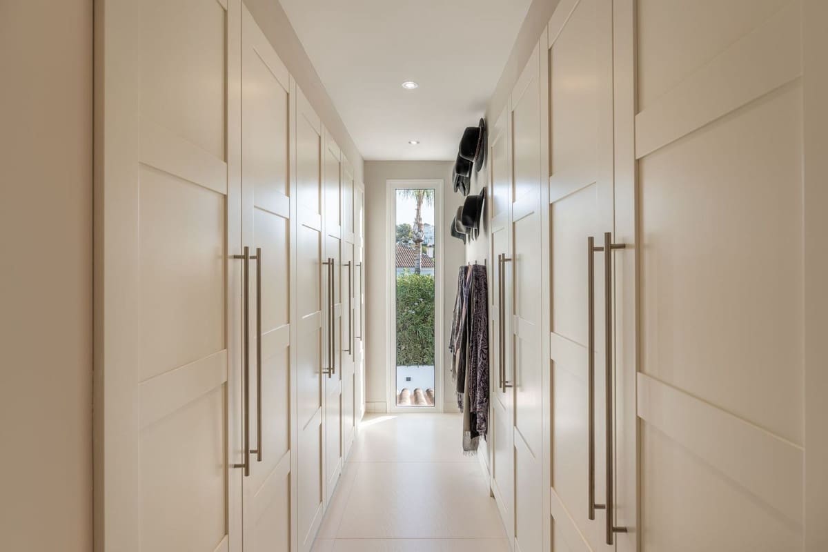 4 sovrum Villa till salu i Nueva Andalucia med pool garage - 2 350 000 € (Ref: 8410689)