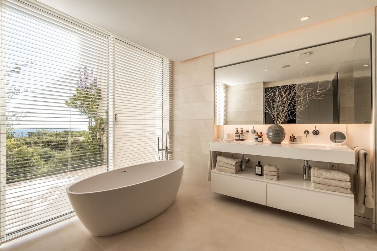 3 bedroom Apartment for sale in Marbella with pool - € 2,195,000 (Ref: 8416872)