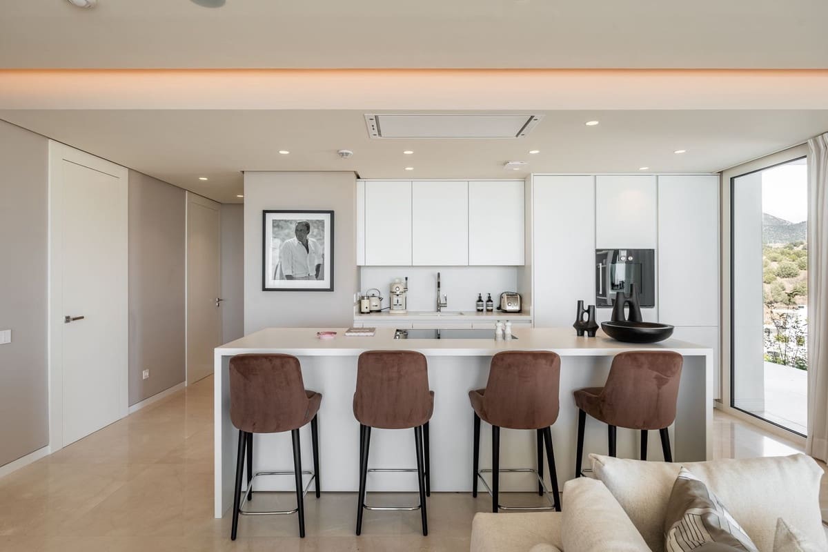 3 bedroom Apartment for sale in Marbella with pool - € 2,195,000 (Ref: 8416872)