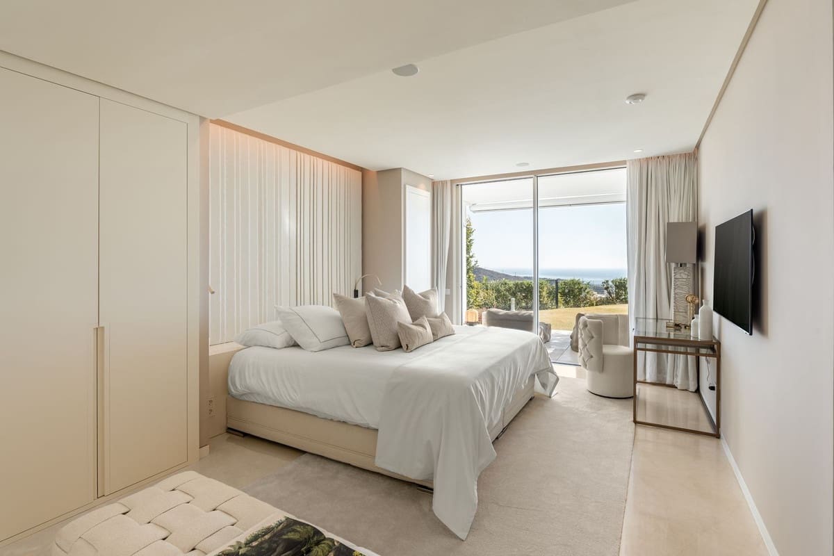 3 bedroom Apartment for sale in Marbella with pool - € 2,195,000 (Ref: 8416872)