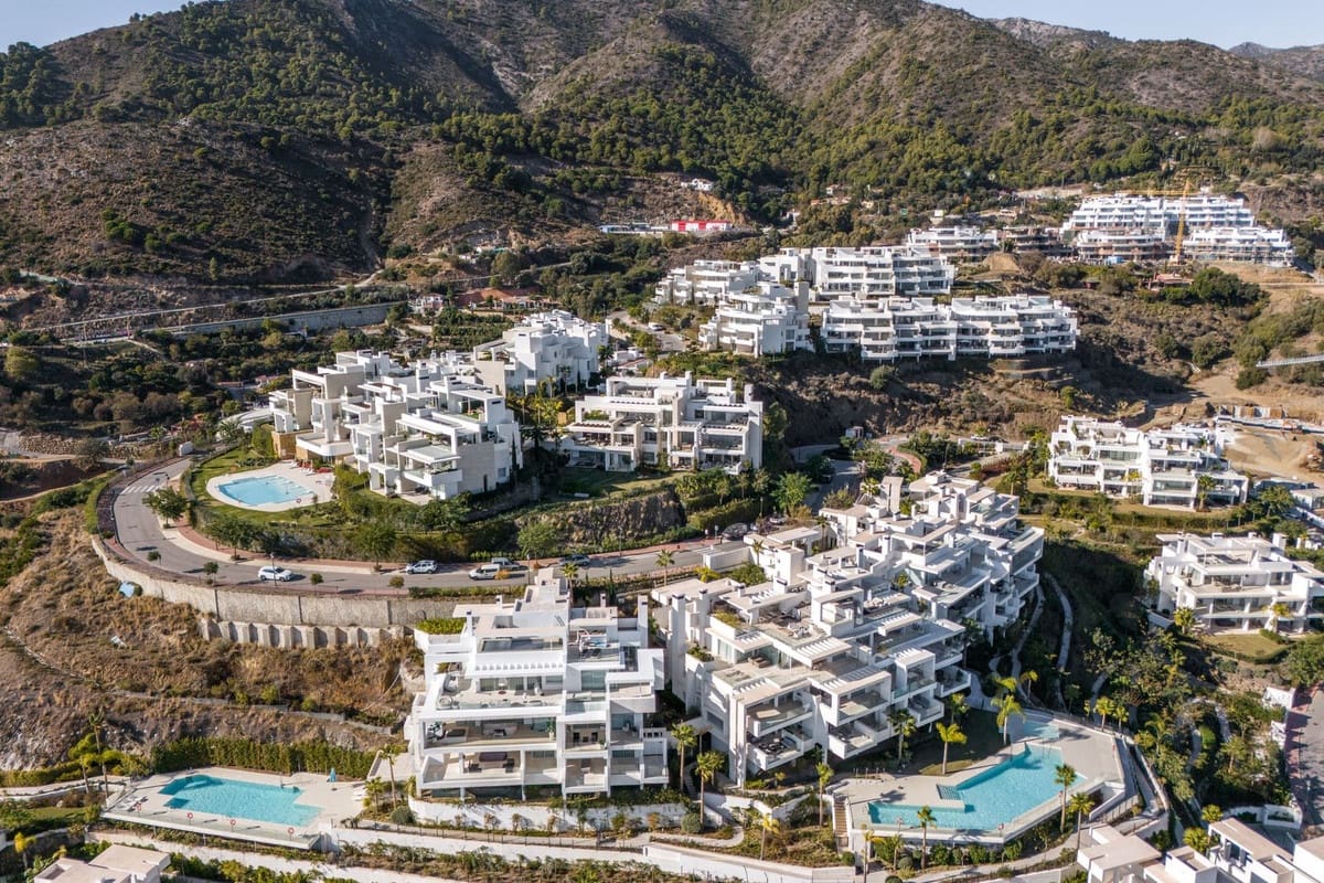 3 bedroom Apartment for sale in Marbella with pool - € 2,195,000 (Ref: 8416872)
