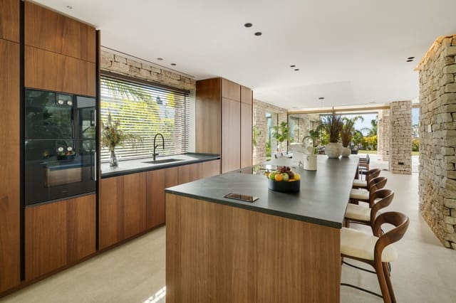 5 bedroom Villa for sale in Nueva Andalucia, Marbella with pool garage - € 6,950,000 (Ref: 8418397)