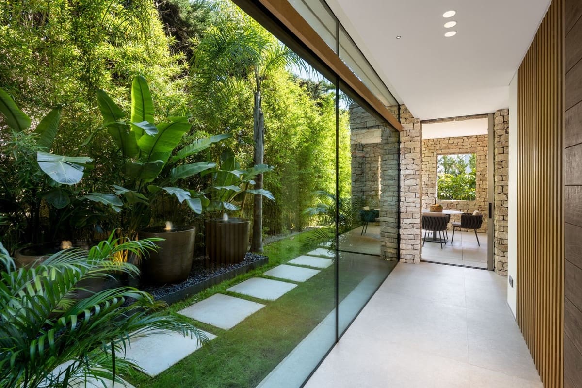 5 sypialnia Willa na sprzedaż w Nueva Andalucia z basenem garażem - 6 950 000 € (Ref: 8418397)