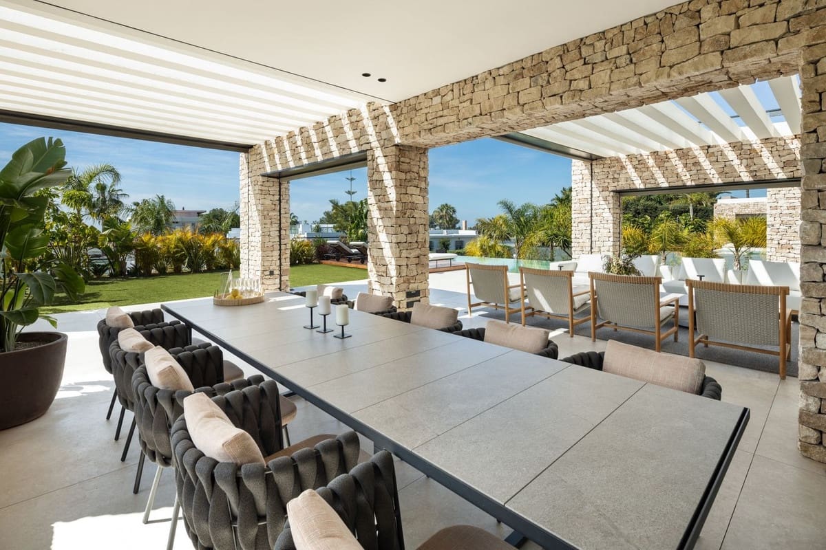 5 sypialnia Willa na sprzedaż w Nueva Andalucia z basenem garażem - 6 950 000 € (Ref: 8418397)