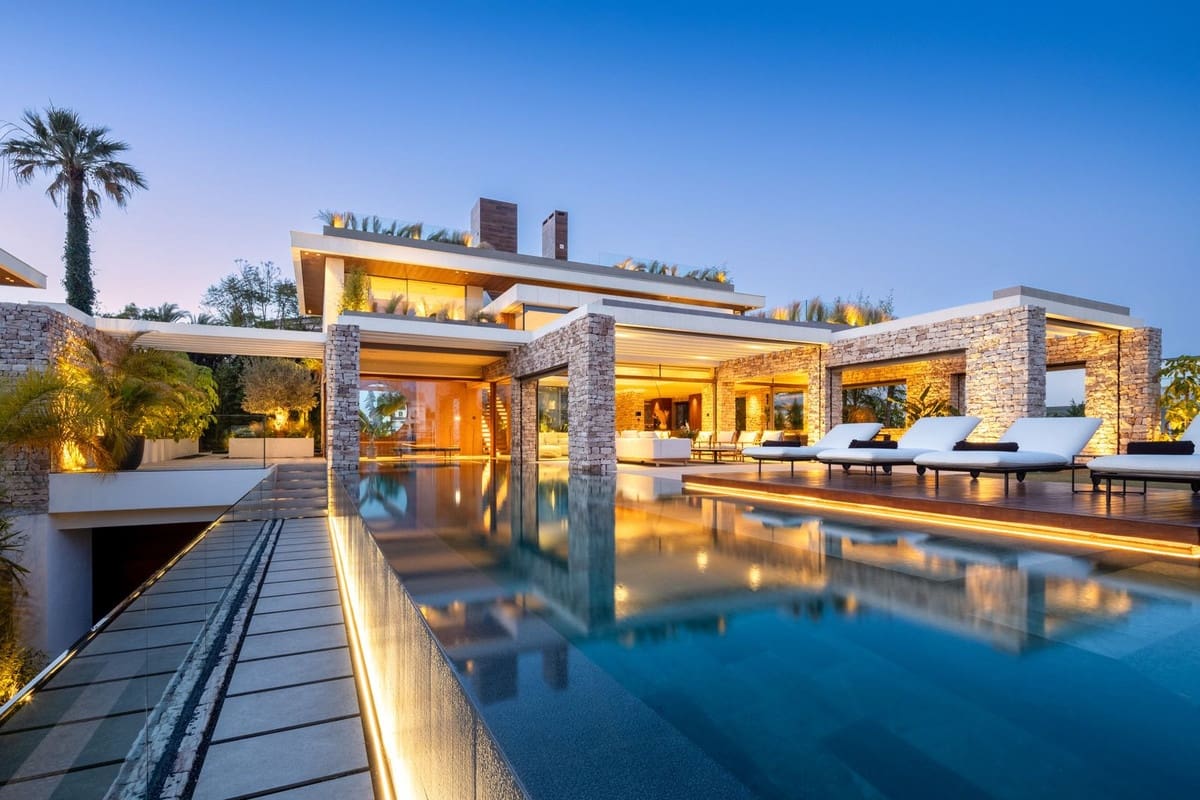 5 sypialnia Willa na sprzedaż w Nueva Andalucia z basenem garażem - 6 950 000 € (Ref: 8418397)