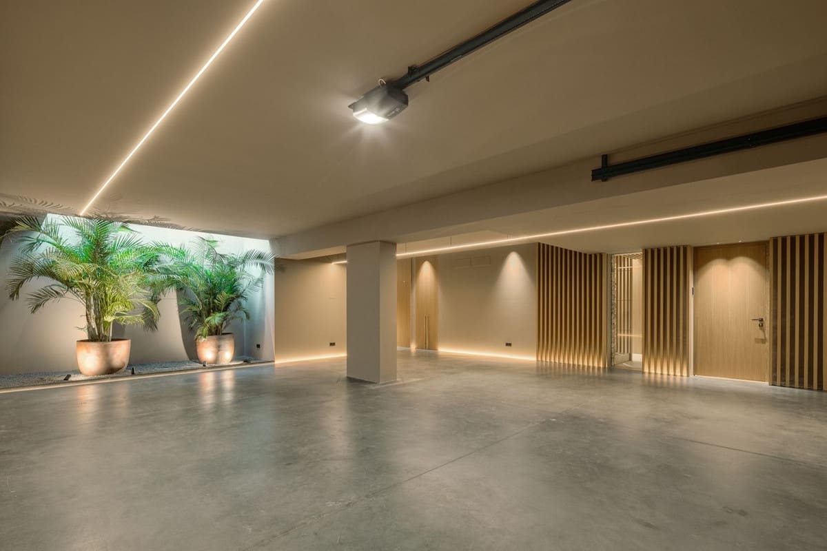 5 sypialnia Willa na sprzedaż w Nueva Andalucia z basenem garażem - 6 950 000 € (Ref: 8418397)
