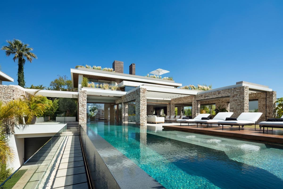 5 sypialnia Willa na sprzedaż w Nueva Andalucia z basenem garażem - 6 950 000 € (Ref: 8418397)