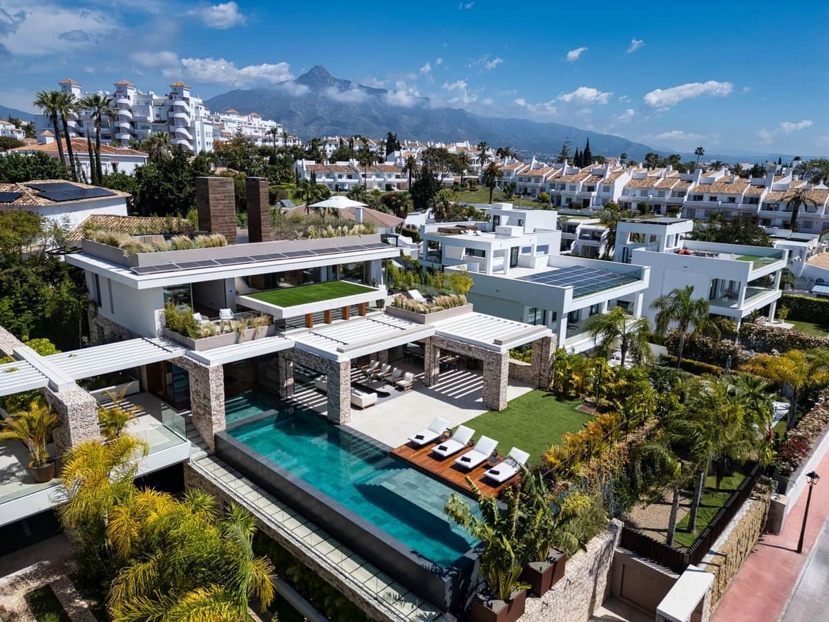 5 sypialnia Willa na sprzedaż w Nueva Andalucia z basenem garażem - 6 950 000 € (Ref: 8418397)