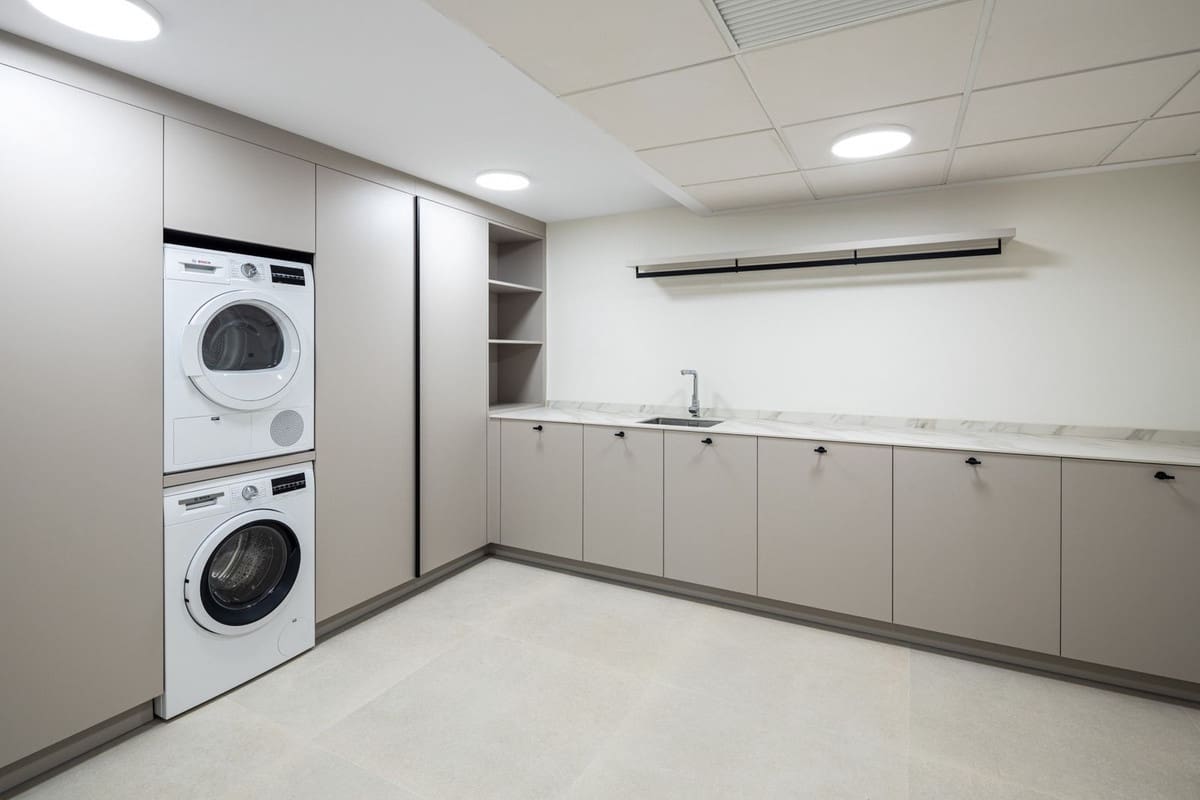 5 bedroom Villa for sale in Marbella with pool garage - € 2,600,000 (Ref: 8420380)