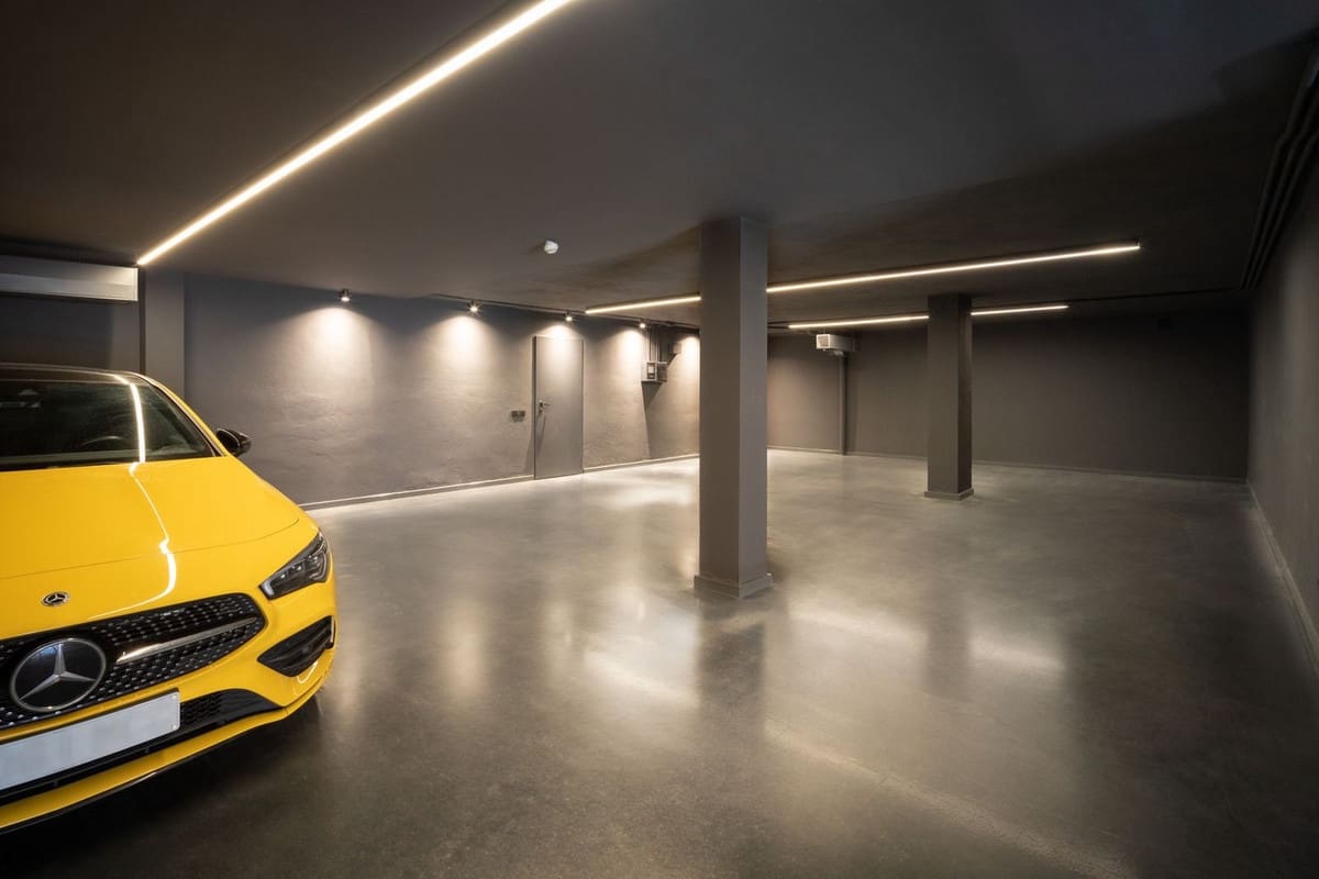 5 bedroom Villa for sale in Marbella with pool garage - € 2,600,000 (Ref: 8420380)