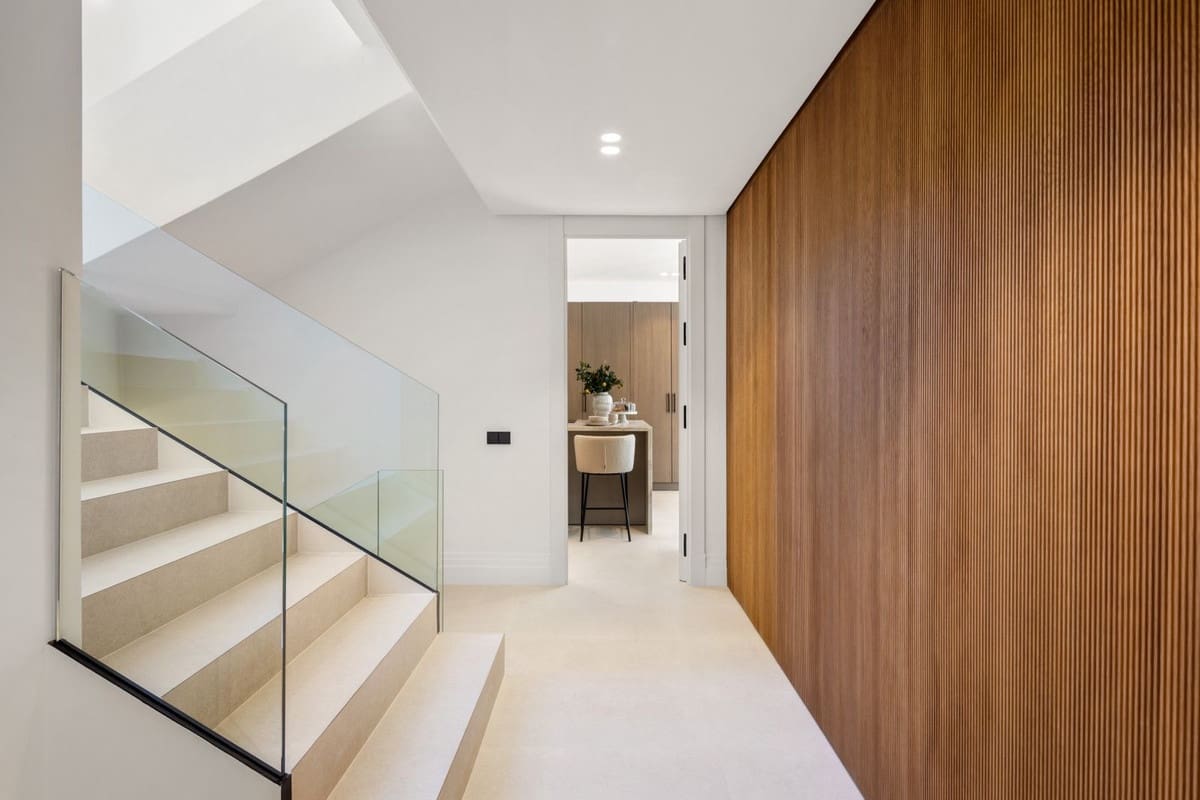 5 bedroom Villa for sale in Marbella with pool garage - € 2,600,000 (Ref: 8420380)