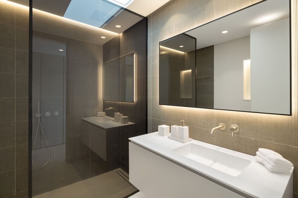 5 bedroom Villa for sale in Marbella with pool garage - € 2,600,000 (Ref: 8420380)