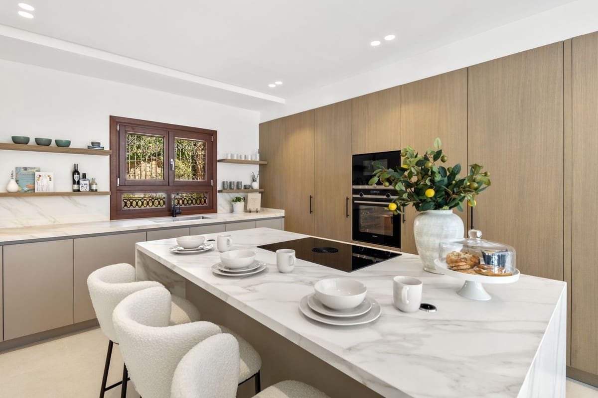 5 bedroom Villa for sale in Marbella with pool garage - € 2,600,000 (Ref: 8420380)