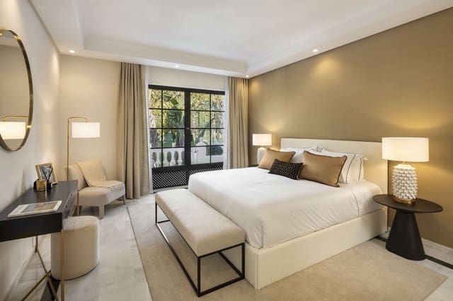 Chalet de 12 habitaciones en Nueva Andalucia, Marbella en venta con piscina garaje - 10.850.000 € (Ref: 8422546)