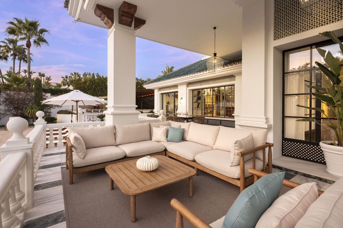 12 bedroom Villa for sale in Nueva Andalucia with pool garage - € 10,850,000 (Ref: 8422546)