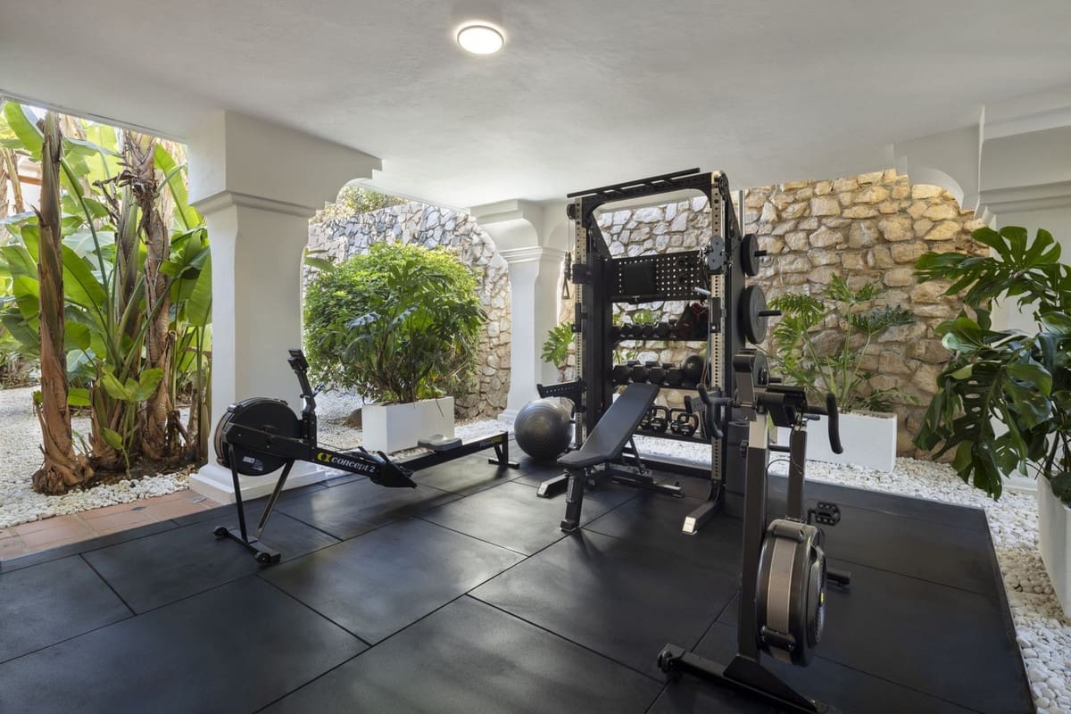 12 bedroom Villa for sale in Nueva Andalucia with pool garage - € 10,850,000 (Ref: 8422546)