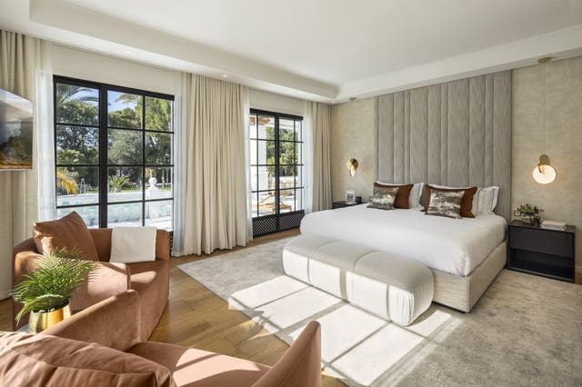 Chalet de 12 habitaciones en Nueva Andalucia, Marbella en venta con piscina garaje - 10.850.000 € (Ref: 8422546)