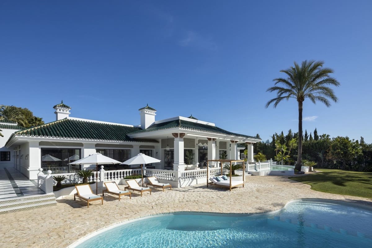 12 bedroom Villa for sale in Nueva Andalucia with pool garage - € 10,850,000 (Ref: 8422546)