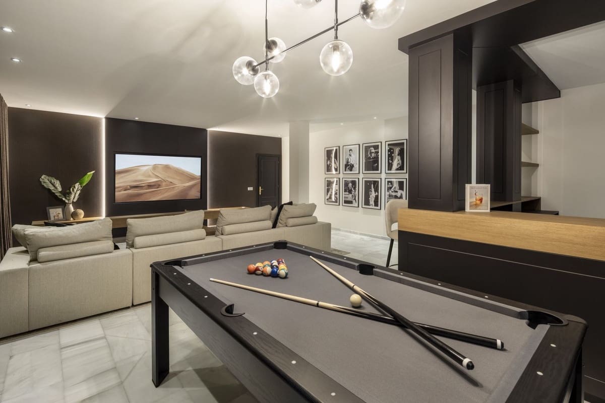12 bedroom Villa for sale in Nueva Andalucia with pool garage - € 10,850,000 (Ref: 8422546)