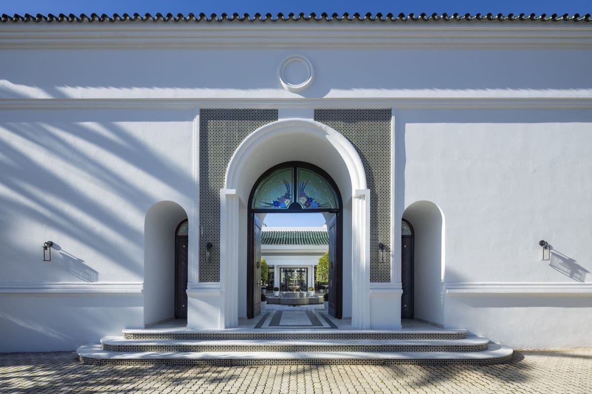12 bedroom Villa for sale in Nueva Andalucia with pool garage - € 10,850,000 (Ref: 8422546)