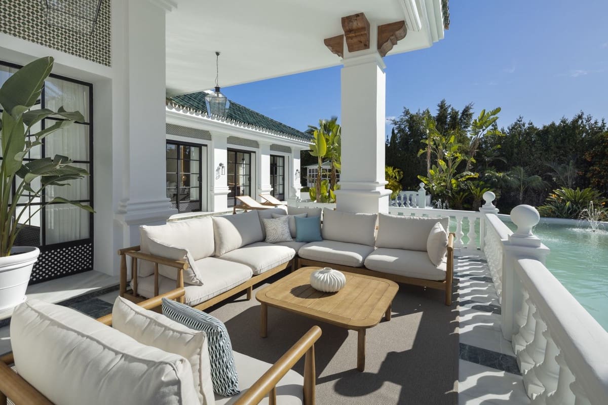 12 bedroom Villa for sale in Nueva Andalucia with pool garage - € 10,850,000 (Ref: 8422546)