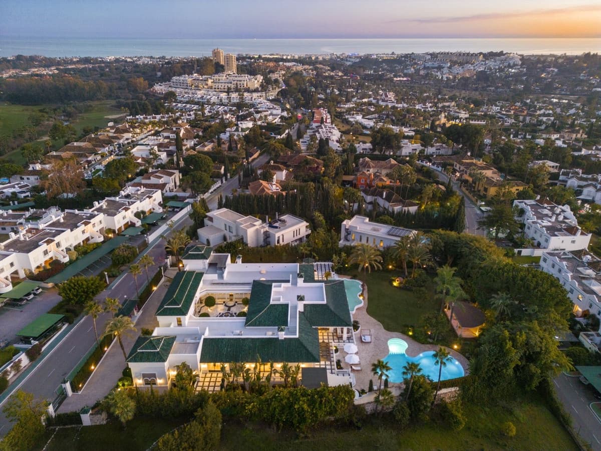 12 bedroom Villa for sale in Nueva Andalucia with pool garage - € 10,850,000 (Ref: 8422546)
