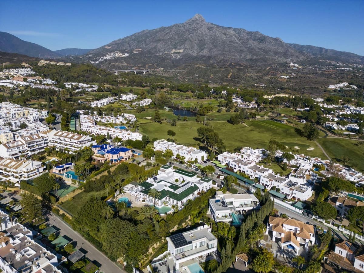 12 bedroom Villa for sale in Nueva Andalucia with pool garage - € 10,850,000 (Ref: 8422546)