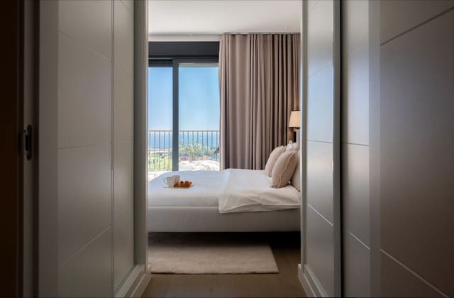 2 chambre Penthouse à vendre à Benahavís avec piscine garage - 645 000 € (Ref: 8439626)