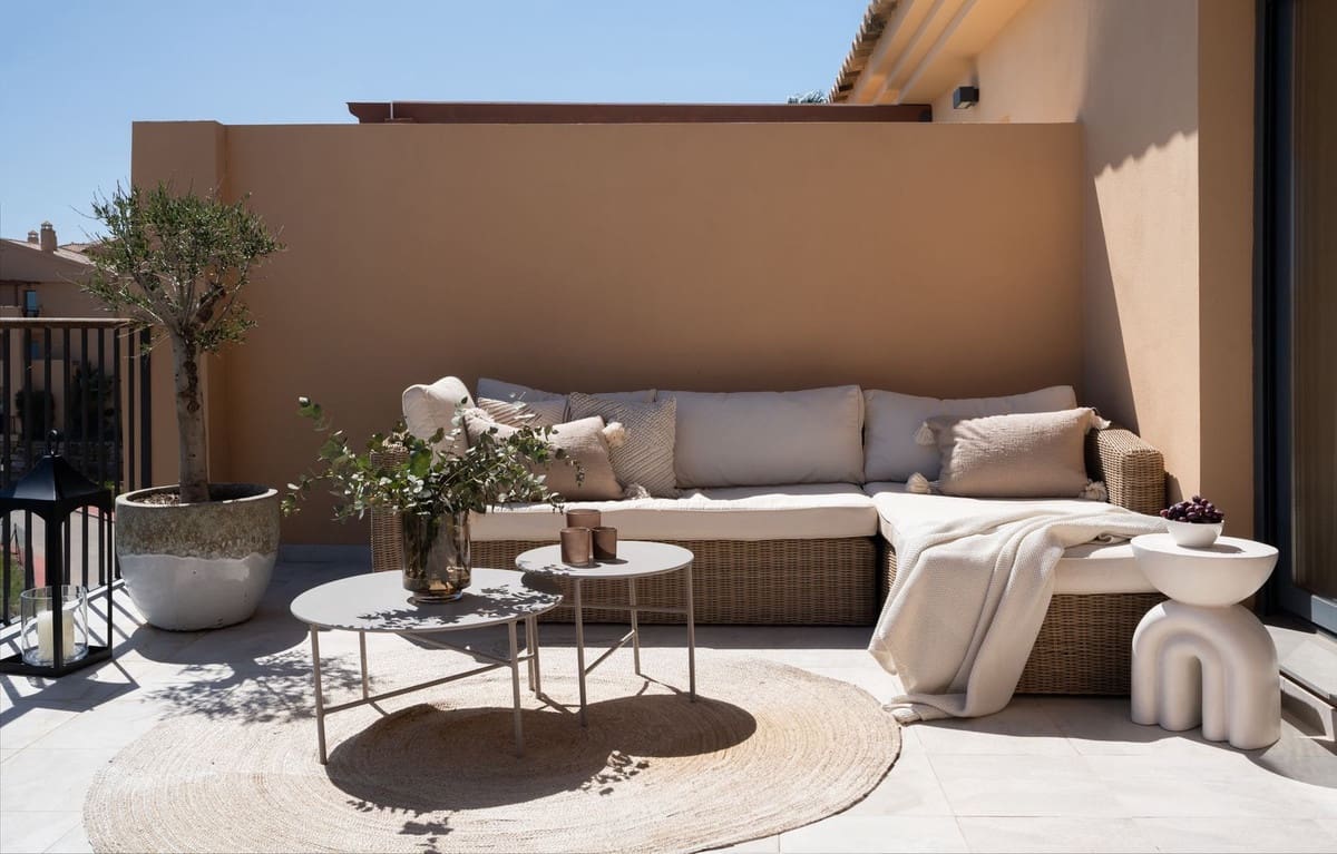 2 soverom Penthouse til salgs i Benahavis med svømmebasseng garasje - € 645 000 (Ref: 8439626)