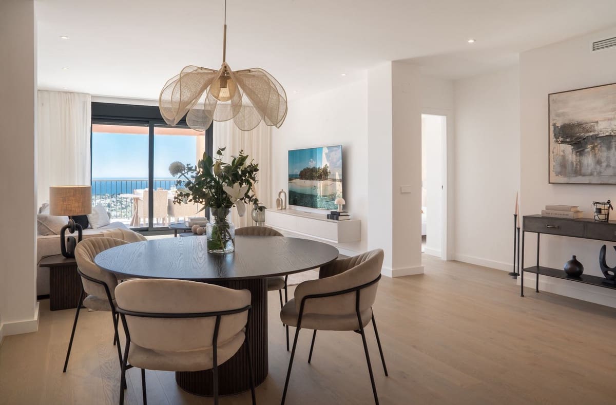 2 soverom Penthouse til salgs i Benahavis med svømmebasseng garasje - € 645 000 (Ref: 8439626)
