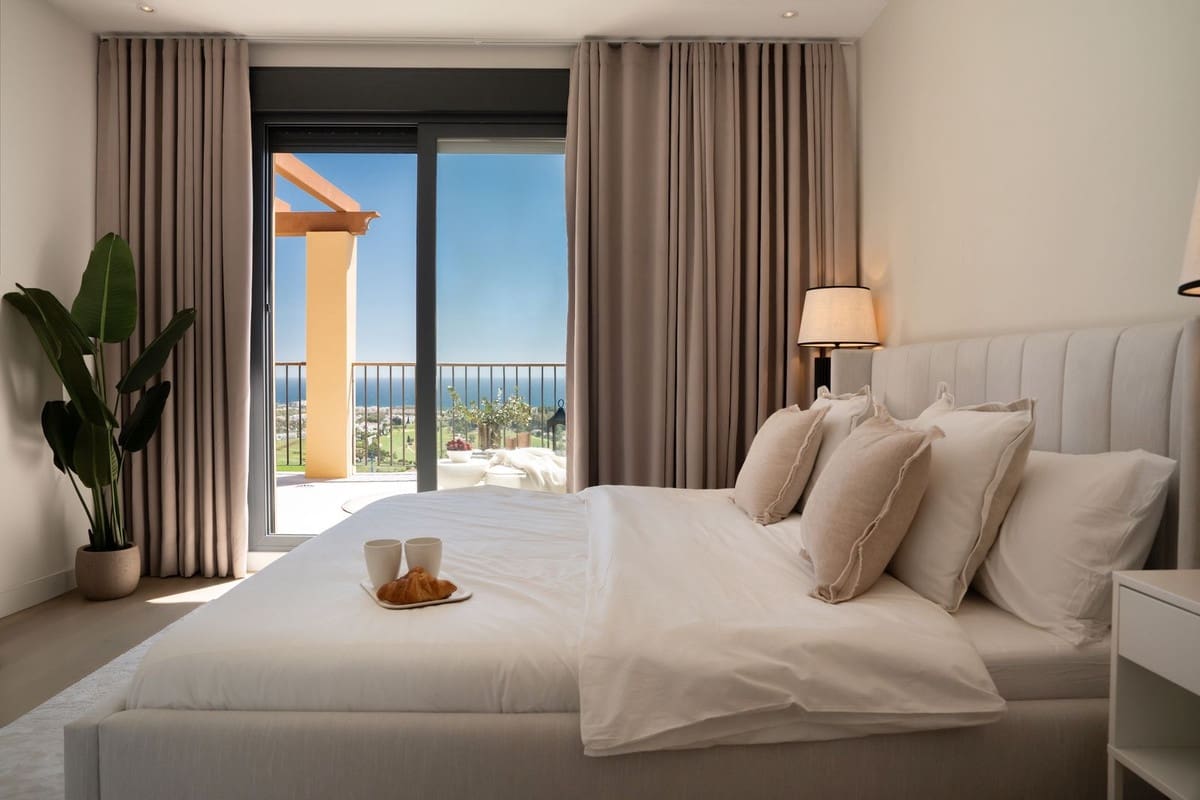2 soverom Penthouse til salgs i Benahavis med svømmebasseng garasje - € 645 000 (Ref: 8439626)