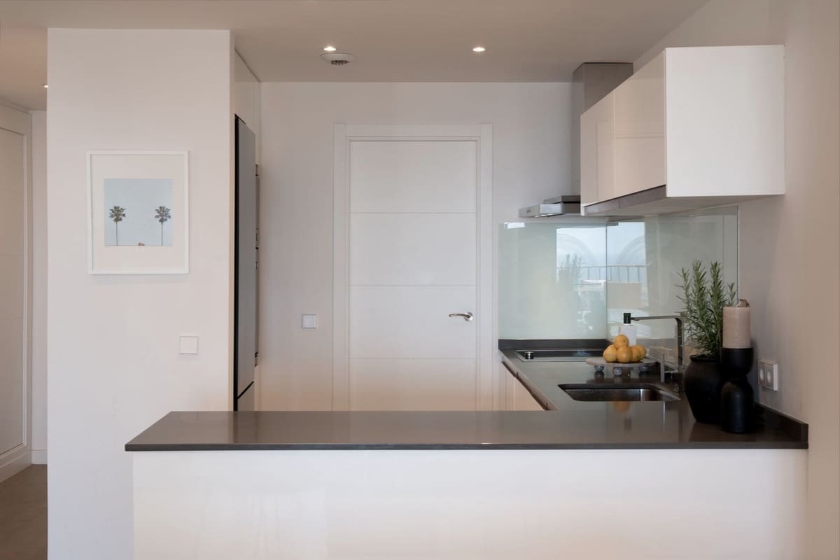 2 soverom Penthouse til salgs i Benahavis med svømmebasseng garasje - € 645 000 (Ref: 8439626)
