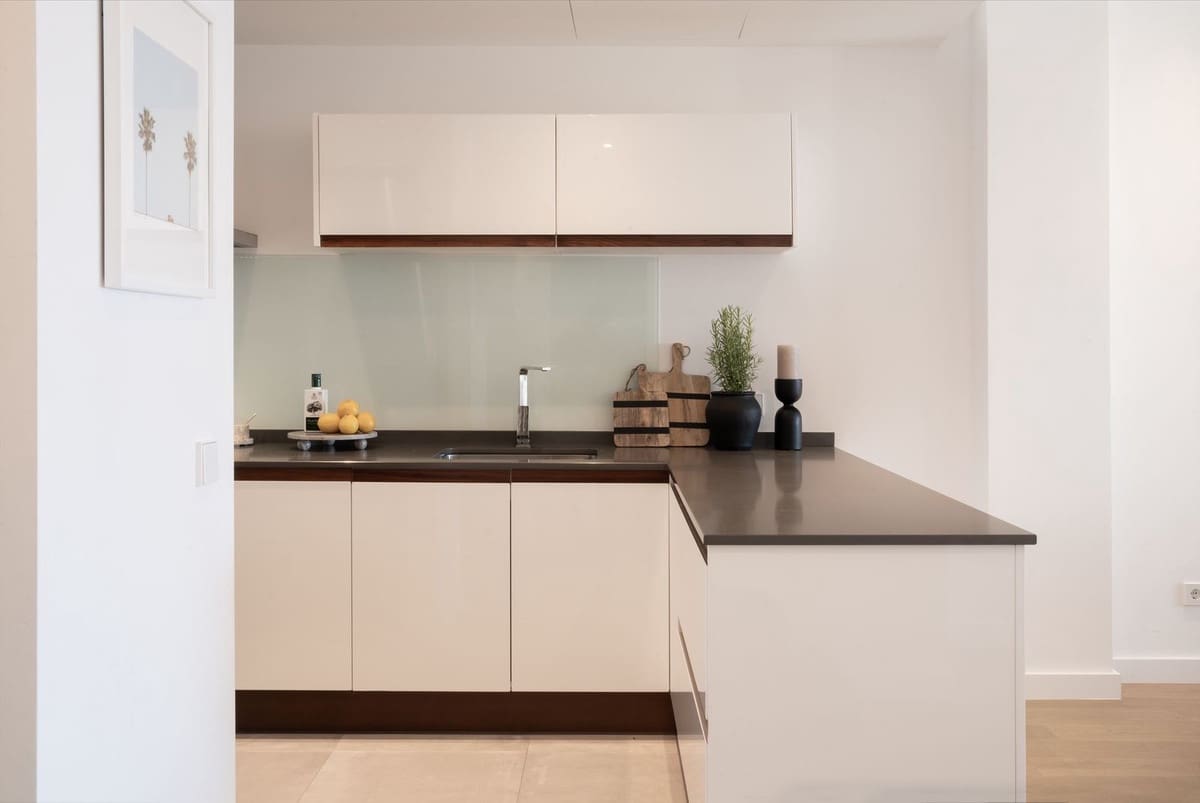 2 soverom Penthouse til salgs i Benahavis med svømmebasseng garasje - € 645 000 (Ref: 8439626)