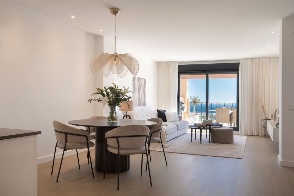 2 soverom Penthouse til salgs i Benahavis med svømmebasseng garasje - € 645 000 (Ref: 8439626)