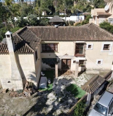 6 soveværelse Villa til salg i Nueva Andalucia, Marbella med swimmingpool garage - € 1.100.000 (Ref: 8441142)