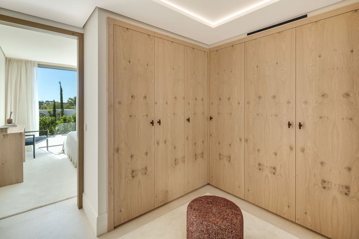 6 bedroom Villa for sale in Benahavis with pool garage - € 4,250,000 (Ref: 8444894)