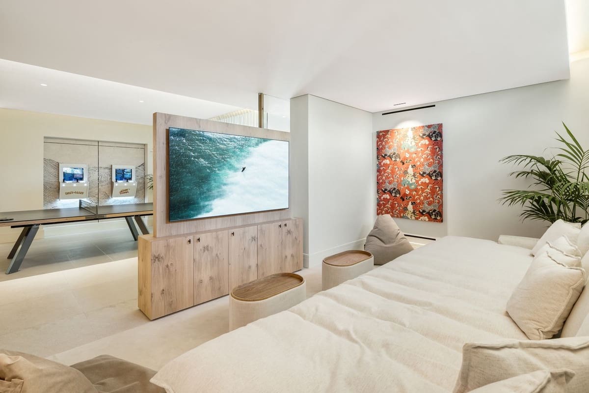 6 bedroom Villa for sale in Benahavis with pool garage - € 4,250,000 (Ref: 8444894)