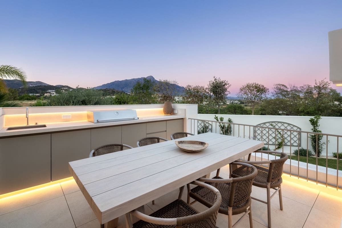 6 bedroom Villa for sale in Benahavis with pool garage - € 4,250,000 (Ref: 8444894)