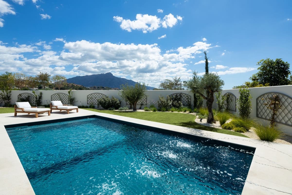6 bedroom Villa for sale in Benahavis with pool garage - € 4,250,000 (Ref: 8444894)
