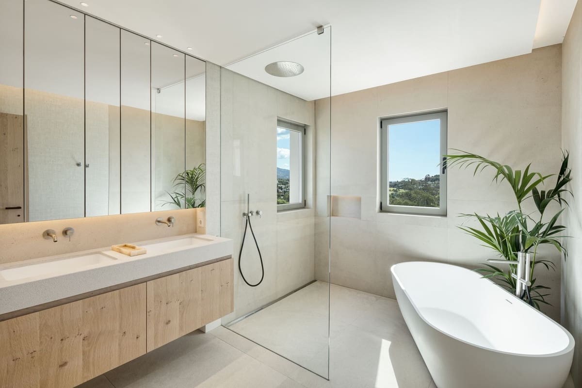 6 bedroom Villa for sale in Benahavis with pool garage - € 4,250,000 (Ref: 8444894)