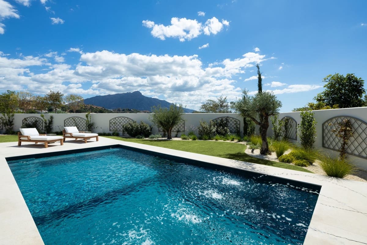 6 bedroom Villa for sale in Benahavis with pool garage - € 4,250,000 (Ref: 8444894)