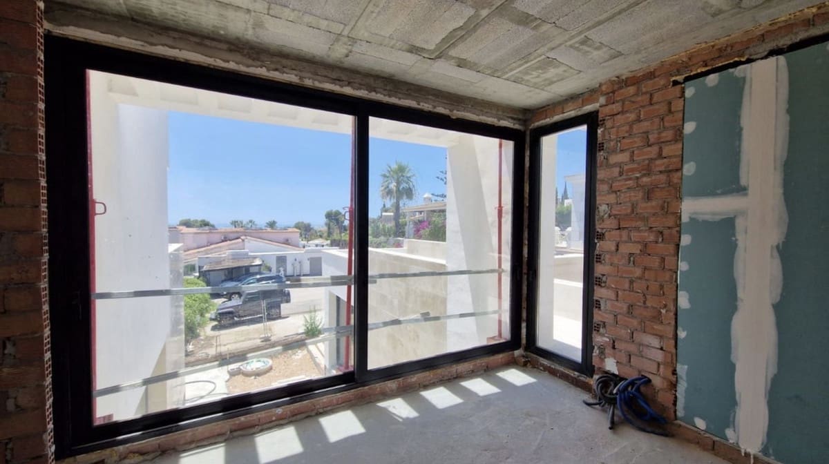 4 bedroom Villa for sale in Nueva Andalucia - € 1,595,000 (Ref: 8447949)