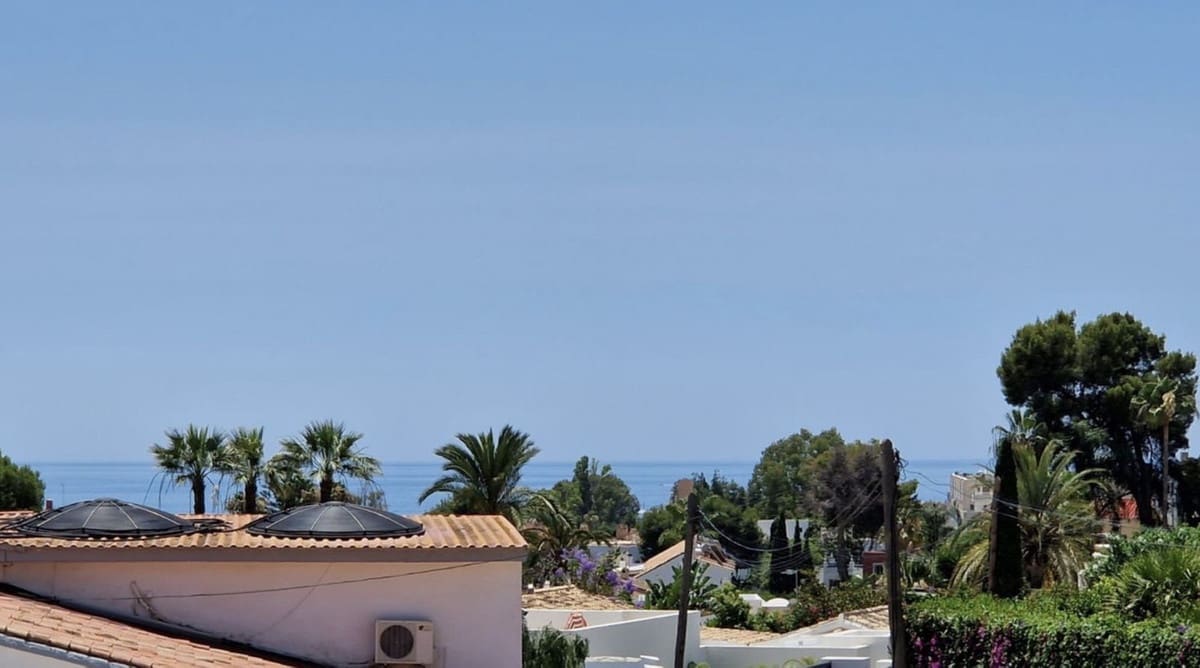 4 bedroom Villa for sale in Nueva Andalucia - € 1,595,000 (Ref: 8447949)